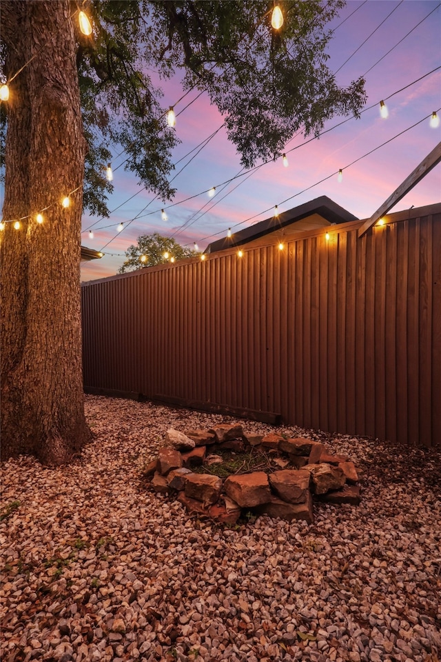 view of yard at dusk