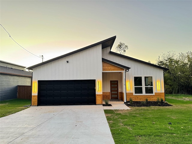 3210 Houston St, Greenville, TX 75401 - contemporary house with brick siding and a yard