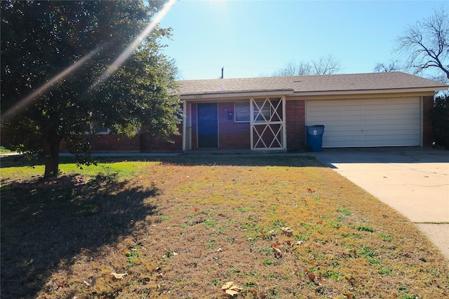 ranch-style home with a front yard