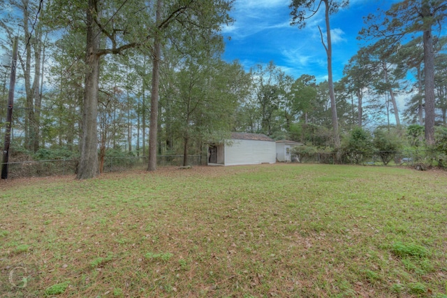 view of yard with a shed