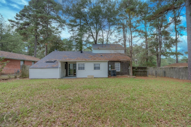 back of house featuring a yard