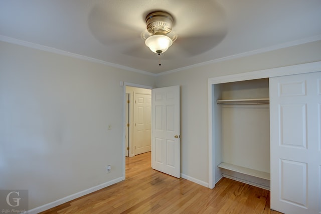 unfurnished bedroom with a closet, ceiling fan, crown molding, and light wood-type flooring