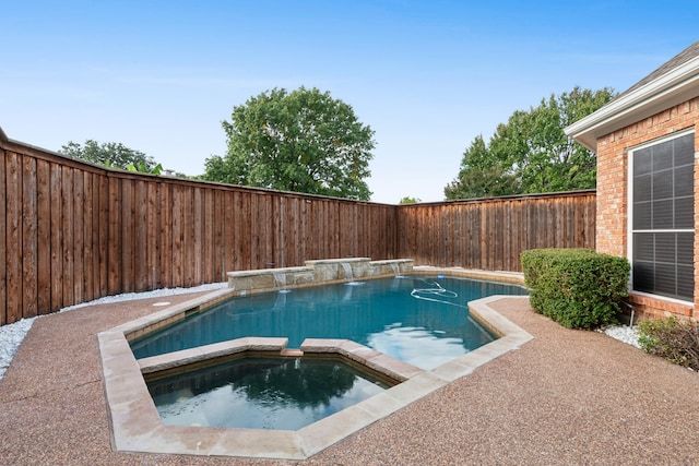 view of pool featuring an in ground hot tub