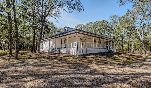 view of front facade with a porch and cooling unit