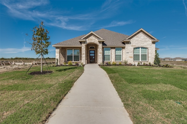 view of front of home with a front lawn