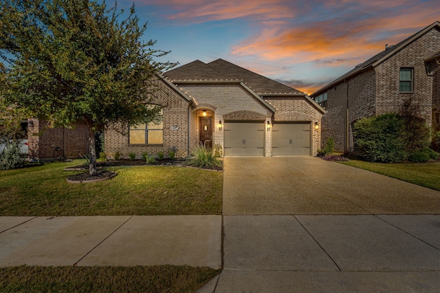 view of front of home featuring a yard and a garage