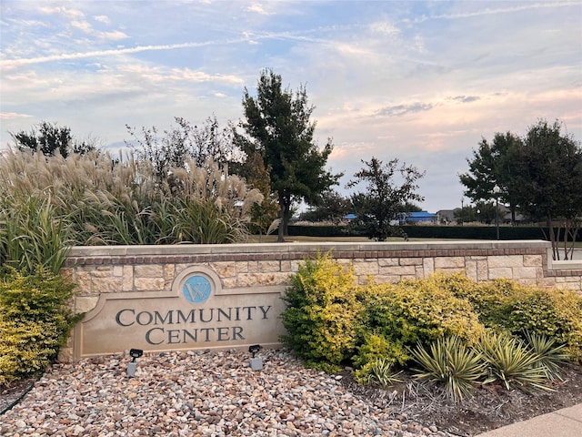 view of community / neighborhood sign