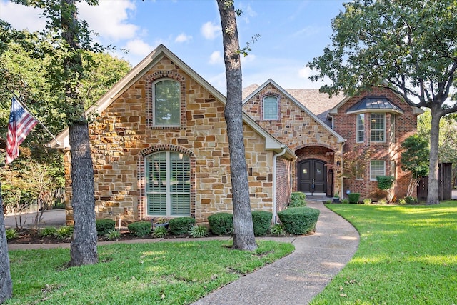 view of front of home with a front lawn