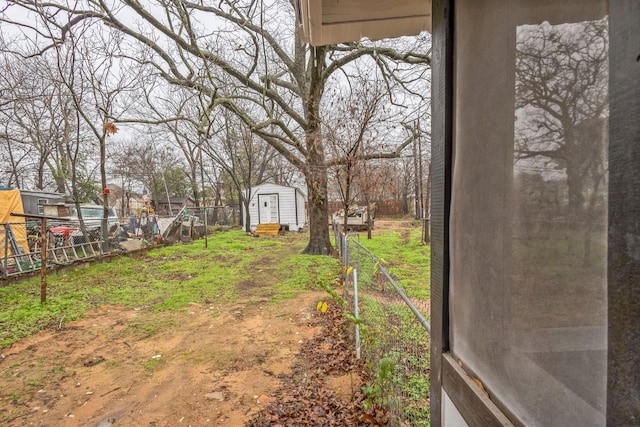 view of yard with a storage shed