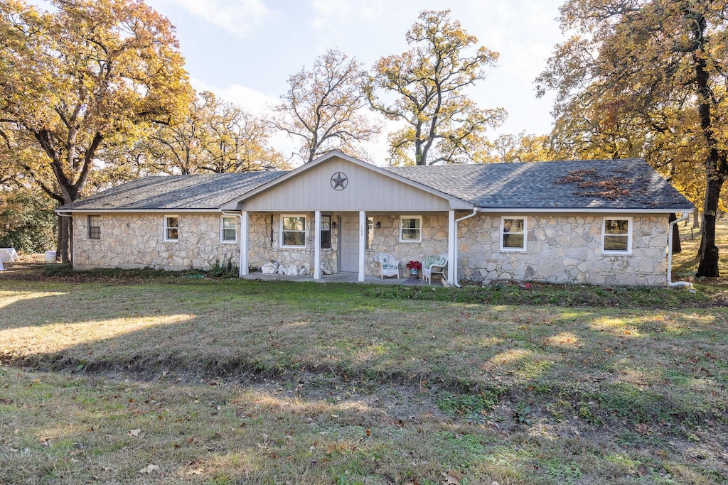 ranch-style home with a front yard