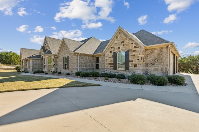 view of front of home with a front lawn and a garage