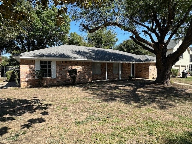 ranch-style house with a front yard