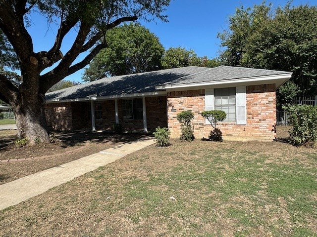 ranch-style home with a front lawn