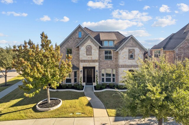 view of front of house featuring a front yard