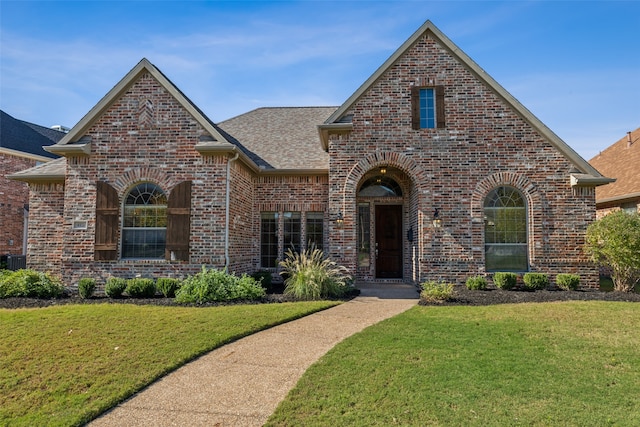 view of front of house with a front lawn