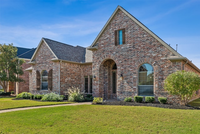 view of front of home with a front lawn