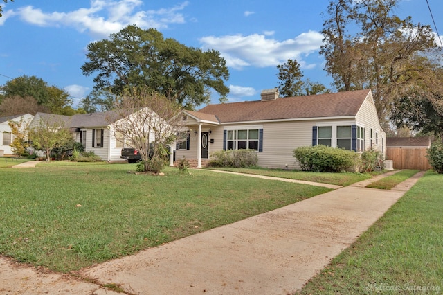 ranch-style house featuring a front lawn