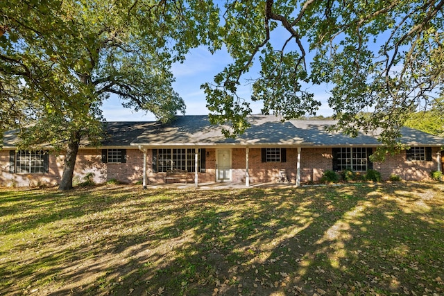 view of front of home featuring a front yard and a patio area