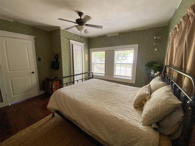 bedroom featuring ceiling fan