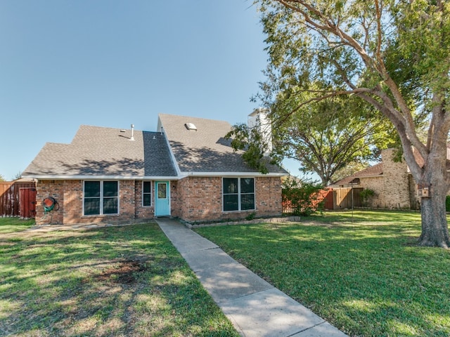 view of front of home featuring a front yard