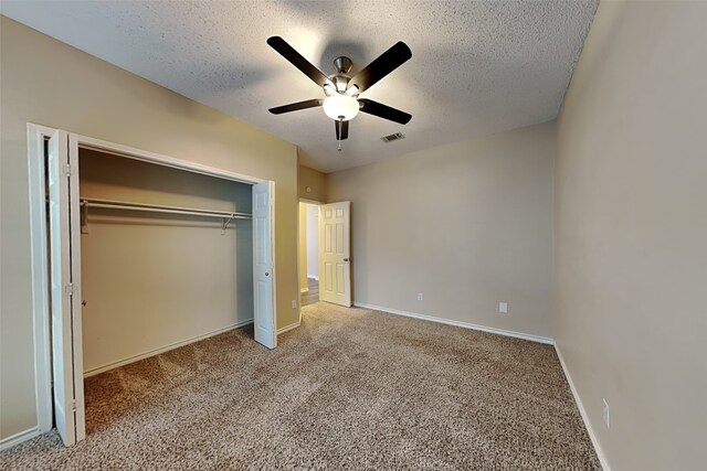 carpeted spare room with a textured ceiling, ceiling fan, and vaulted ceiling