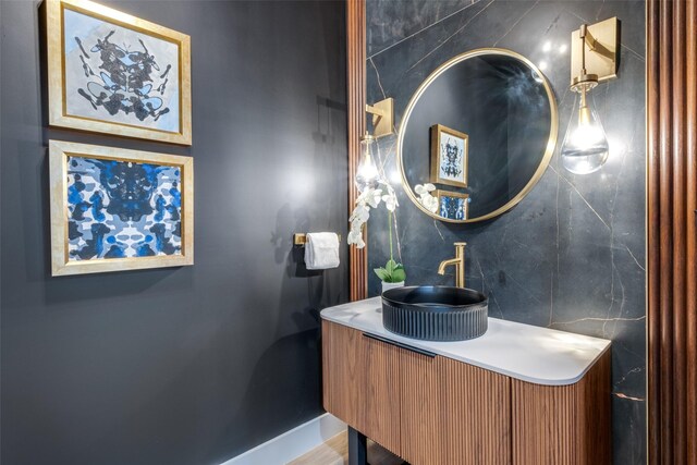 bathroom featuring decorative backsplash and vanity