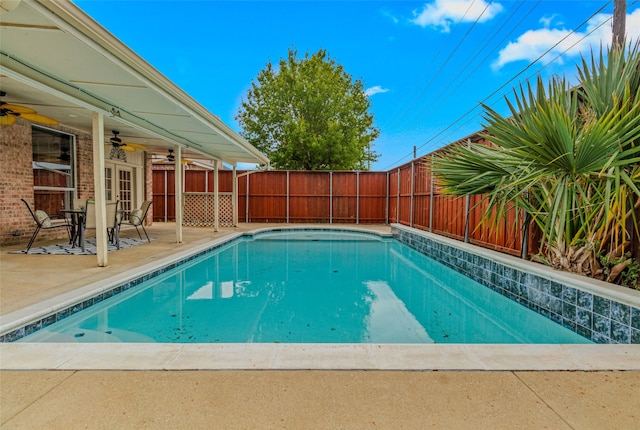 view of swimming pool with a patio area and ceiling fan