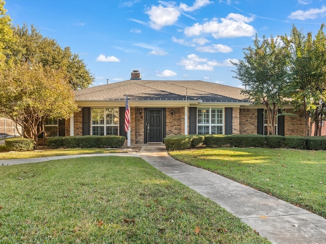 ranch-style house featuring a front lawn