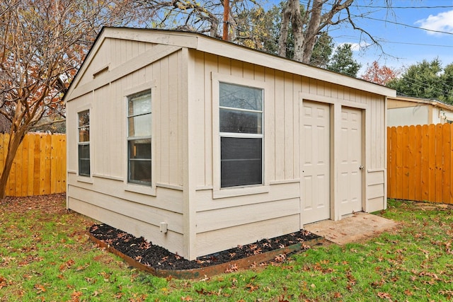 view of outdoor structure featuring a yard