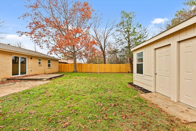 view of yard with a patio