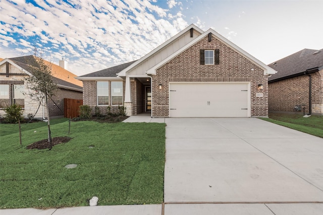 view of front facade featuring a garage and a front yard