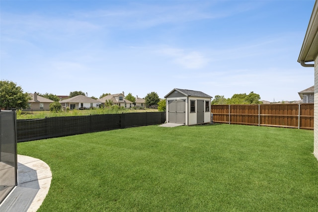 view of yard featuring a storage shed