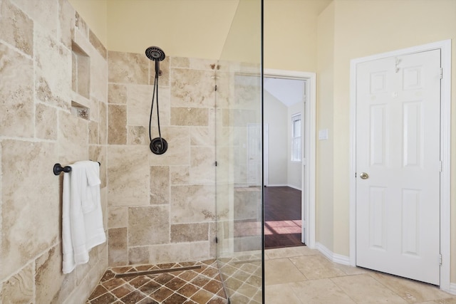 bathroom featuring tiled shower