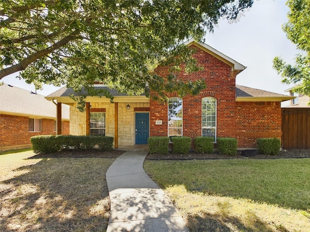 view of front of home featuring a front lawn