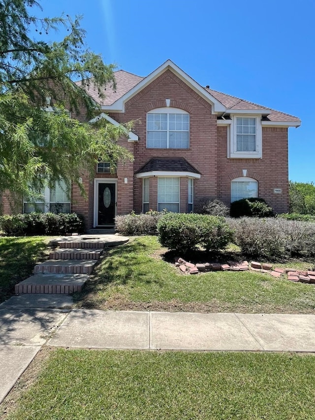 view of front of house featuring a front yard