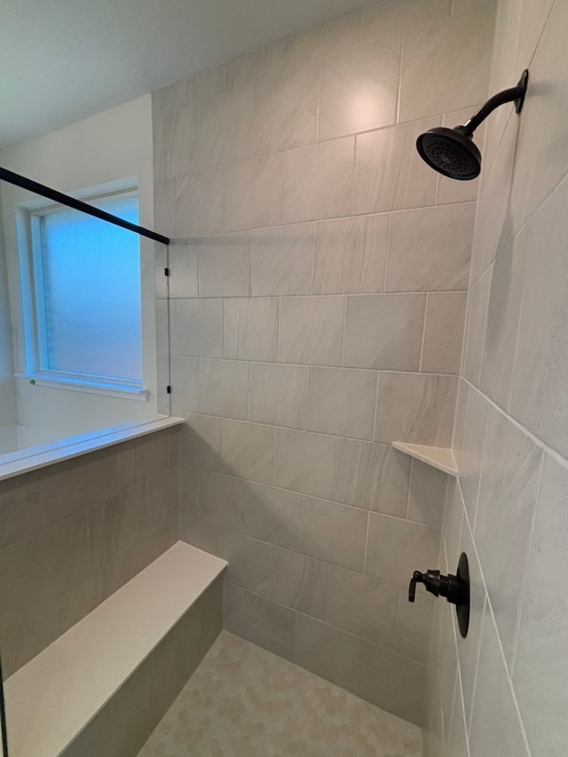 bathroom featuring a tile shower