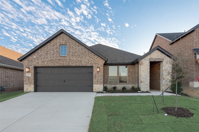 view of front of home with a front yard