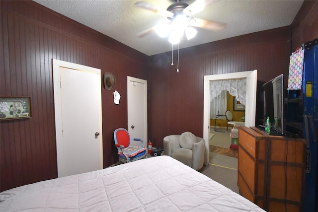 bedroom with ceiling fan and a textured ceiling