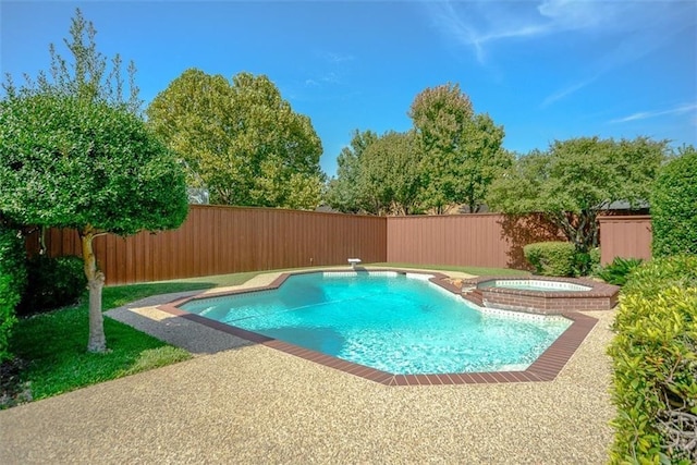 view of swimming pool featuring an in ground hot tub and a diving board