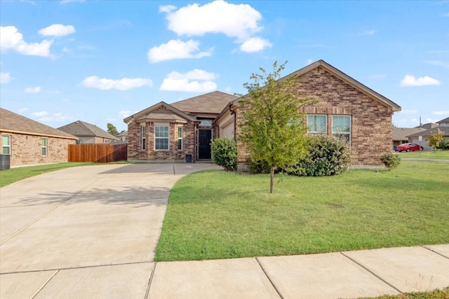 view of front of home featuring a front lawn