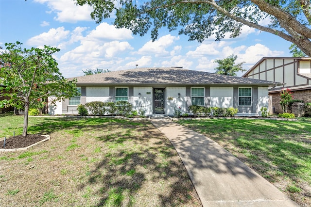 view of front of property with a front yard