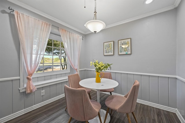 7101 Ellis Rd, Fort Worth, TX 76112 - dining space featuring wood finished floors, crown molding, and a wainscoted wall
