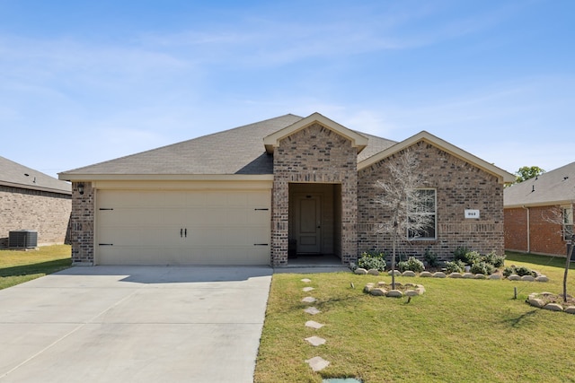 view of front of home featuring cooling unit, a garage, and a front lawn