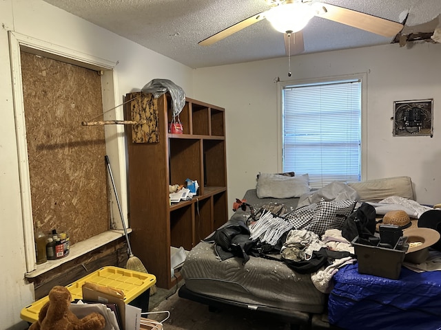 bedroom featuring ceiling fan and a textured ceiling