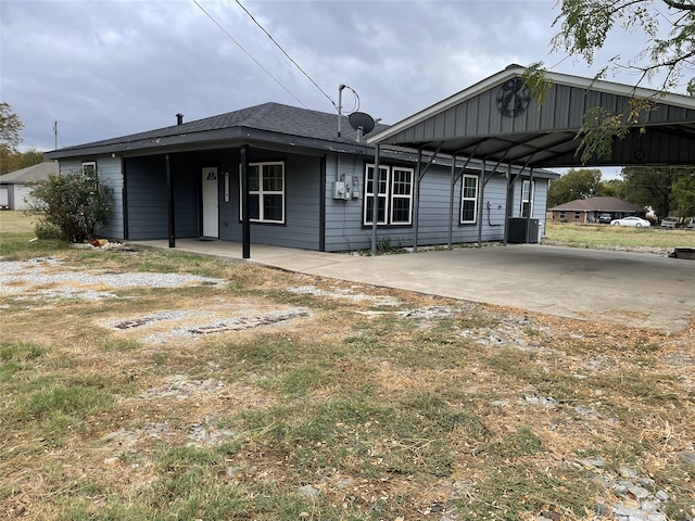 view of front of property with central air condition unit