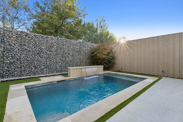 view of swimming pool featuring pool water feature