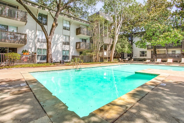 view of swimming pool