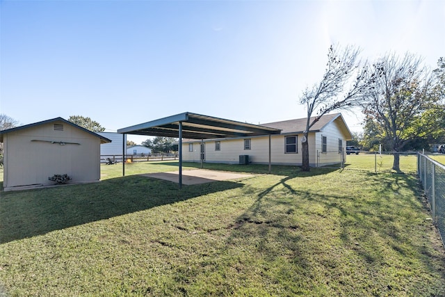 view of yard featuring a carport