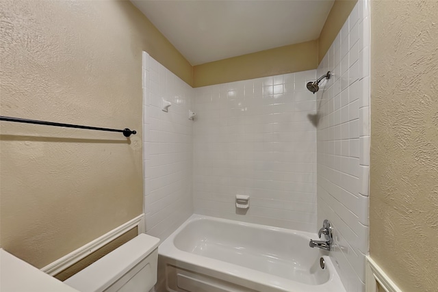 bathroom with tiled shower / bath