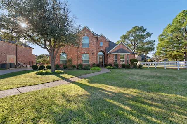 view of front facade with a front lawn